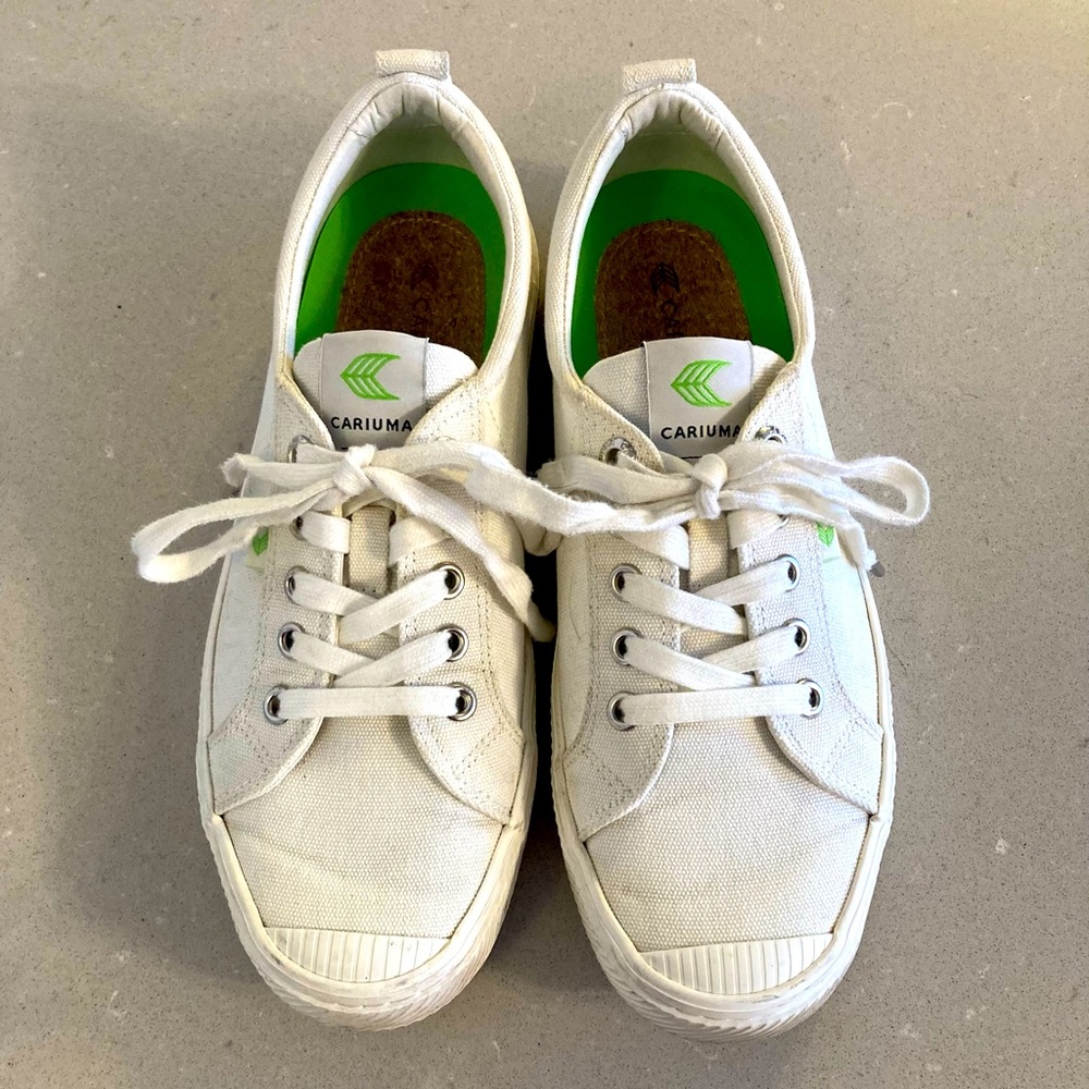 Cariuma OCA Low Sneakers